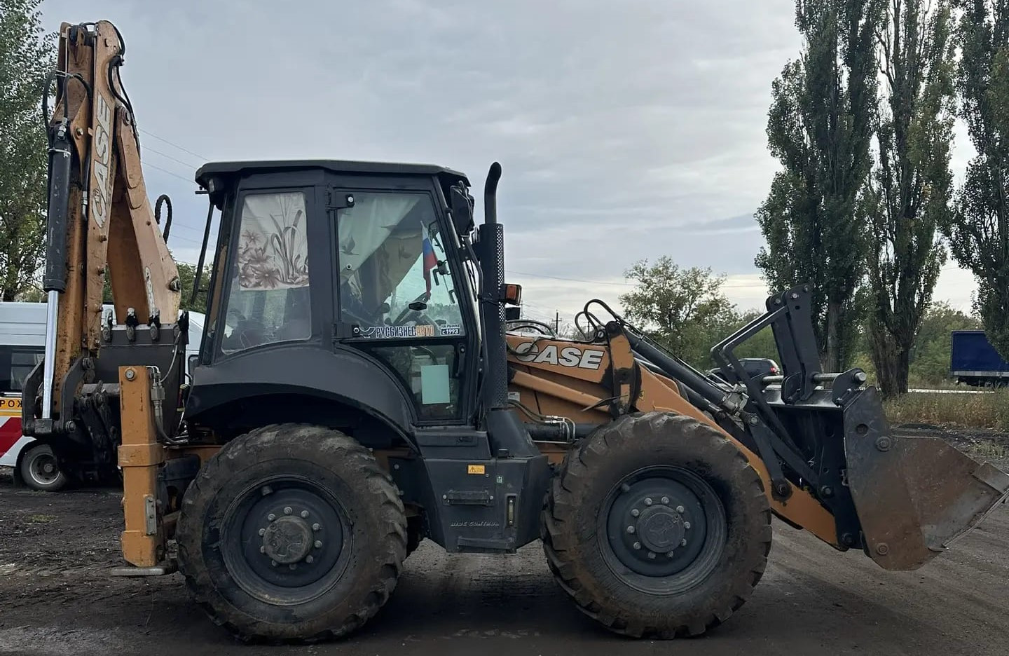 Экскаватор-погрузчик Volvo BL71B